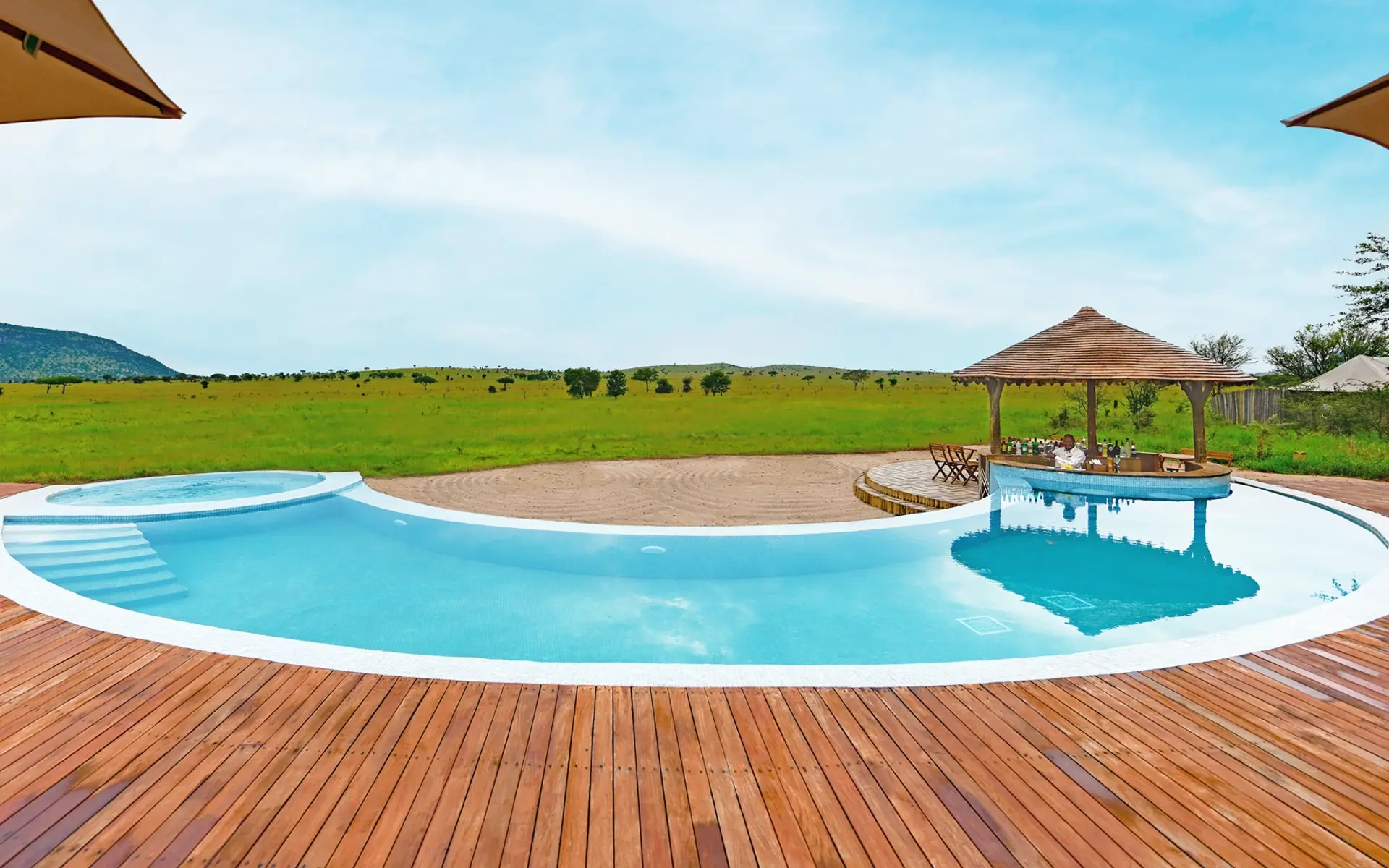 Infinity Pool & Jacuzzi at One Nature Nyaruswiga